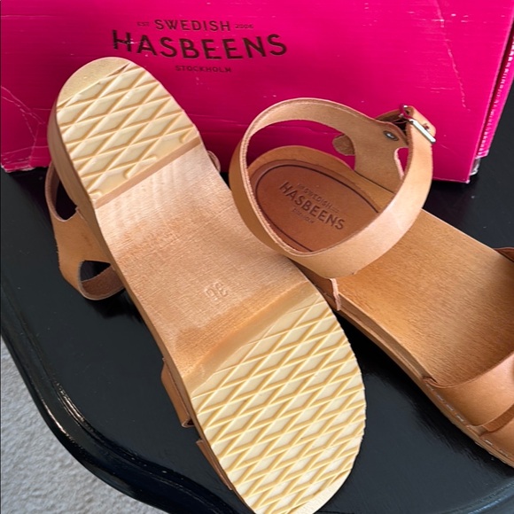 Swedish Hasbeens Women's Tan Sandals - Picture 4 of 5